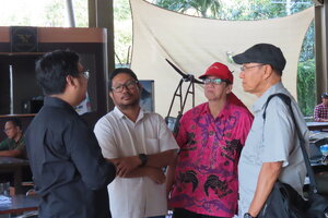 STUDI BANDING KE RADIO SUARA SURABAYA