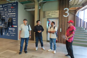 STUDI BANDING KE RADIO SUARA SURABAYA